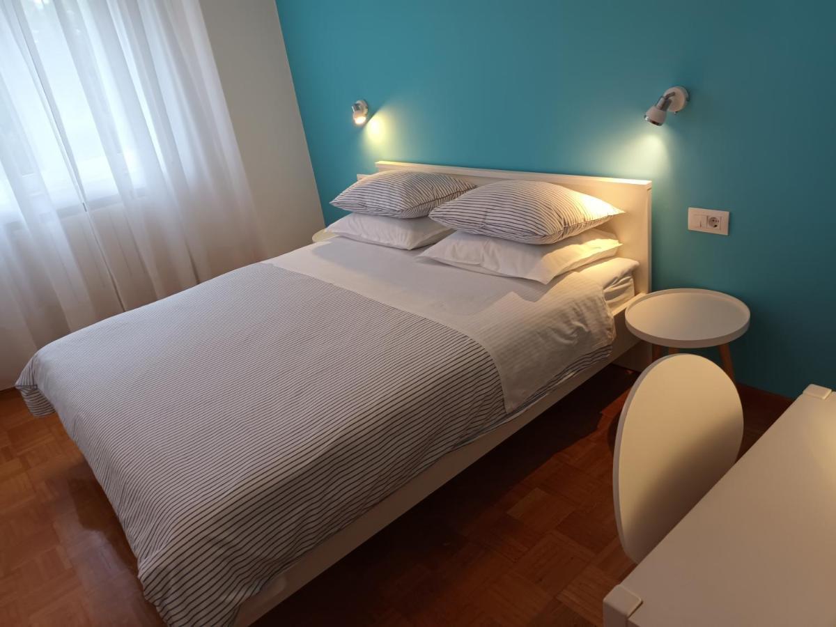 Apartments Leo Ровин Екстериор снимка