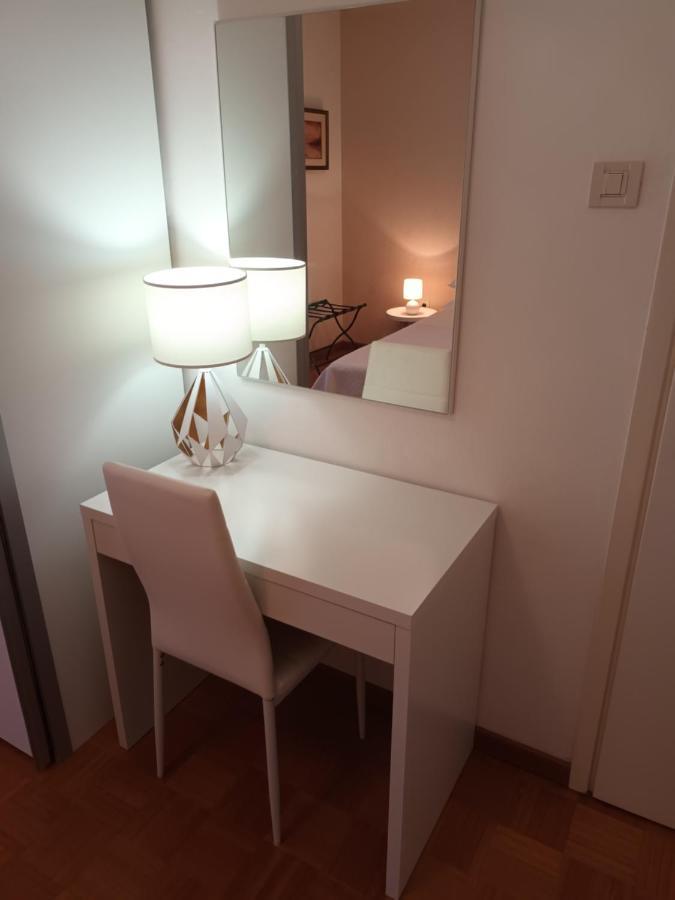 Apartments Leo Ровин Екстериор снимка