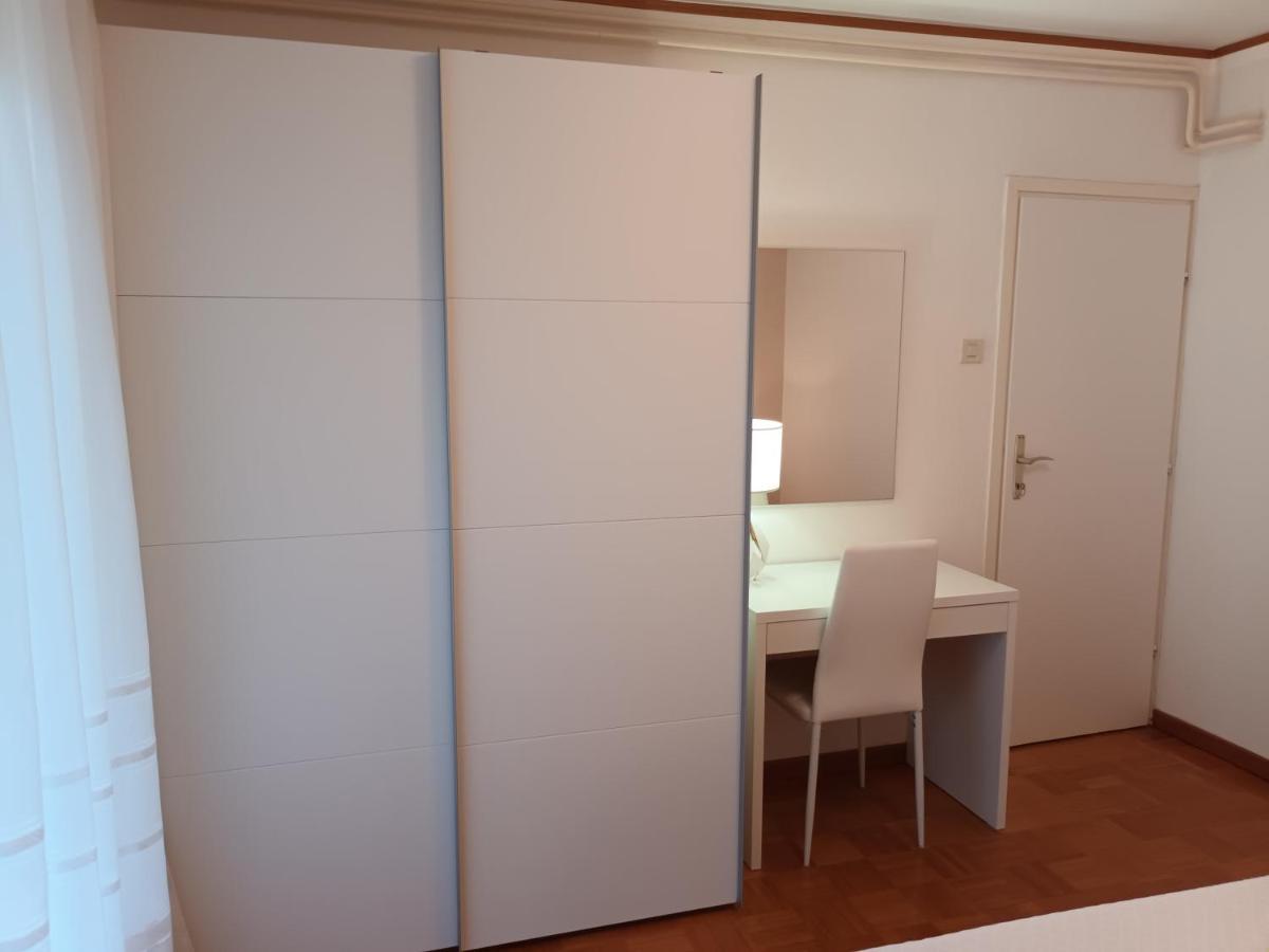 Apartments Leo Ровин Екстериор снимка