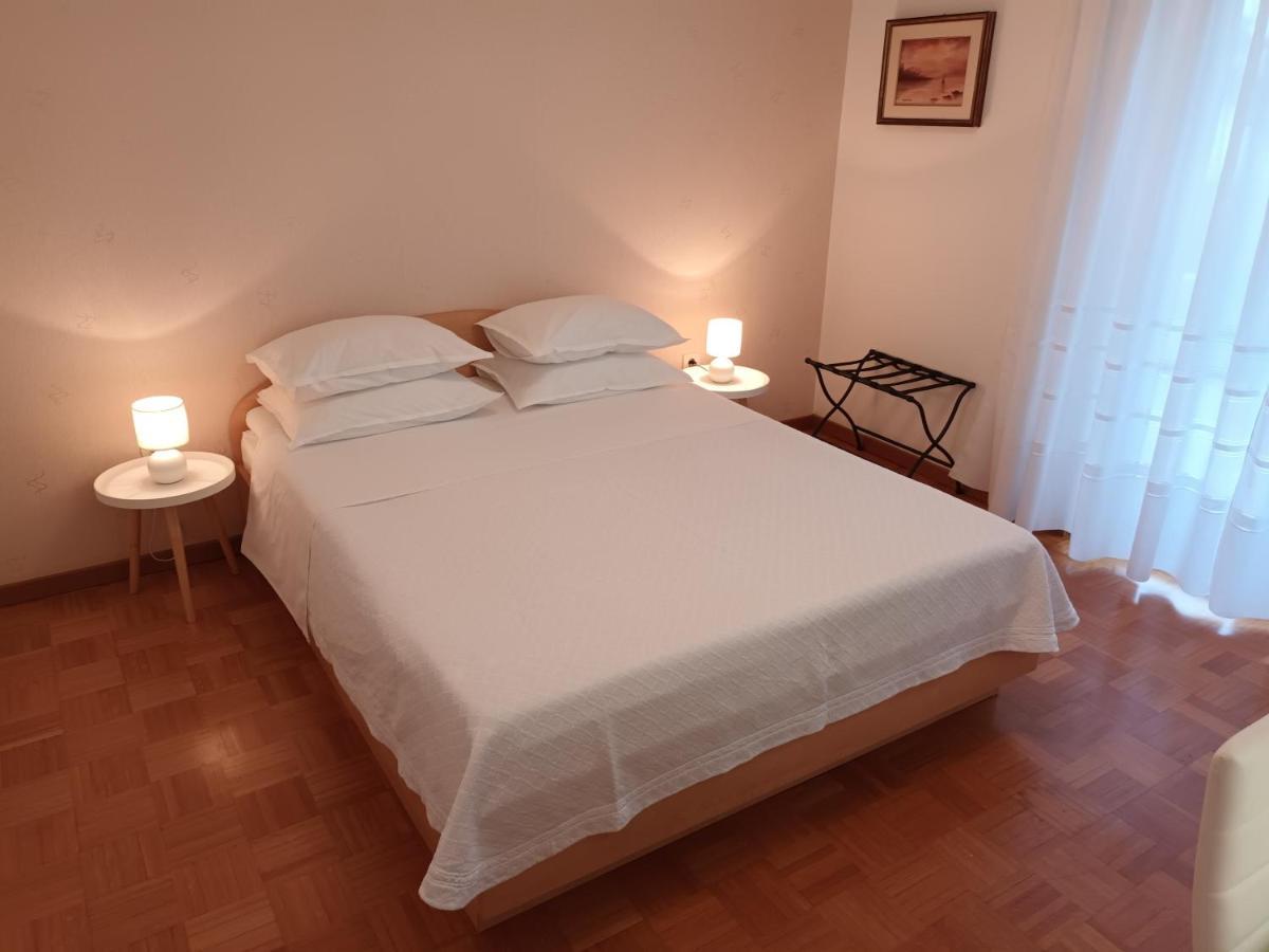 Apartments Leo Ровин Екстериор снимка